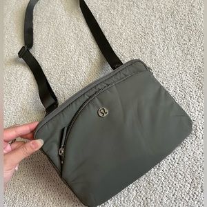 Lululemon city adventurer crossbody bag 2.5L